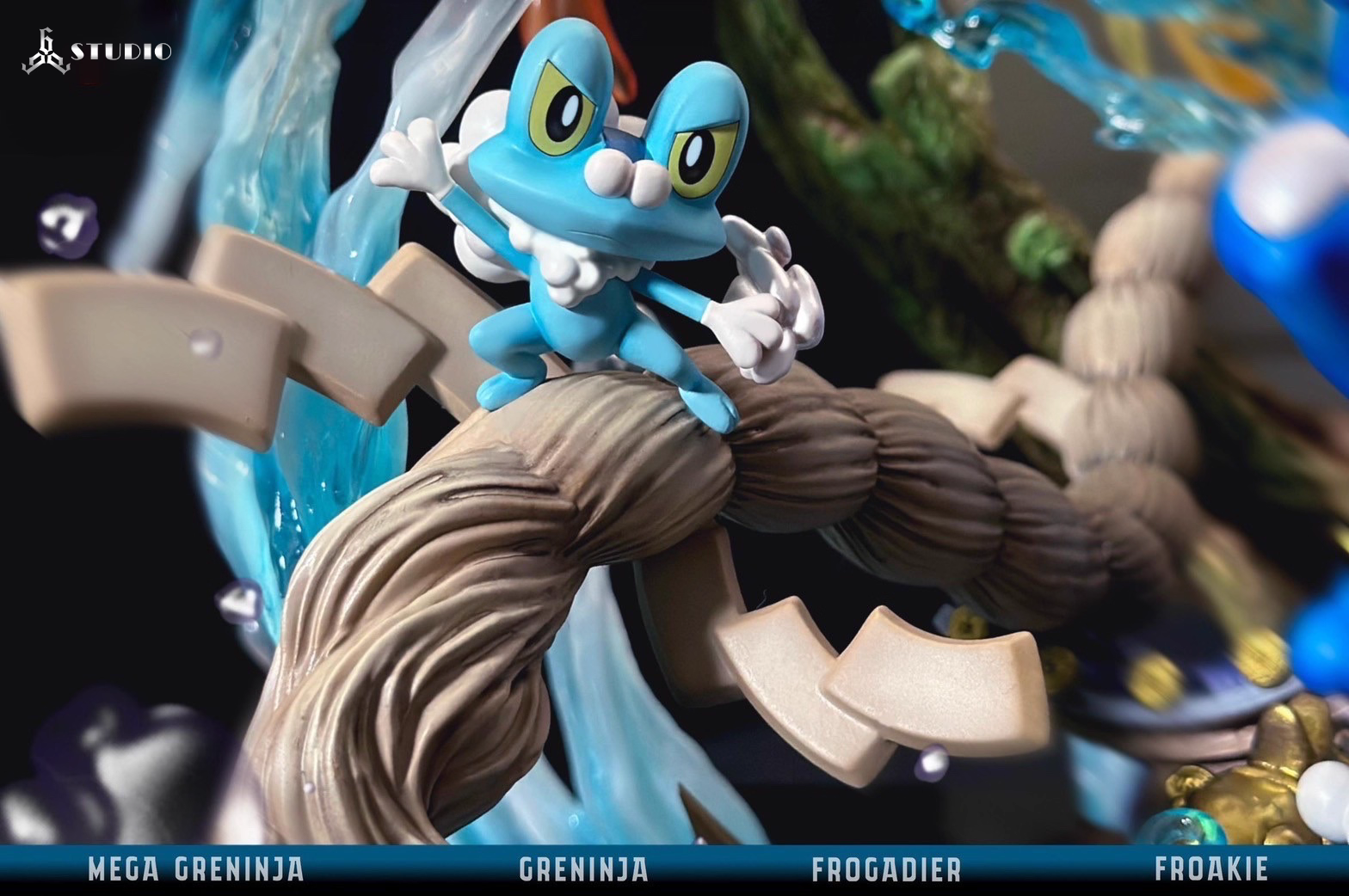 【Pre-sale】Mega Greninja with LED-666 Studio