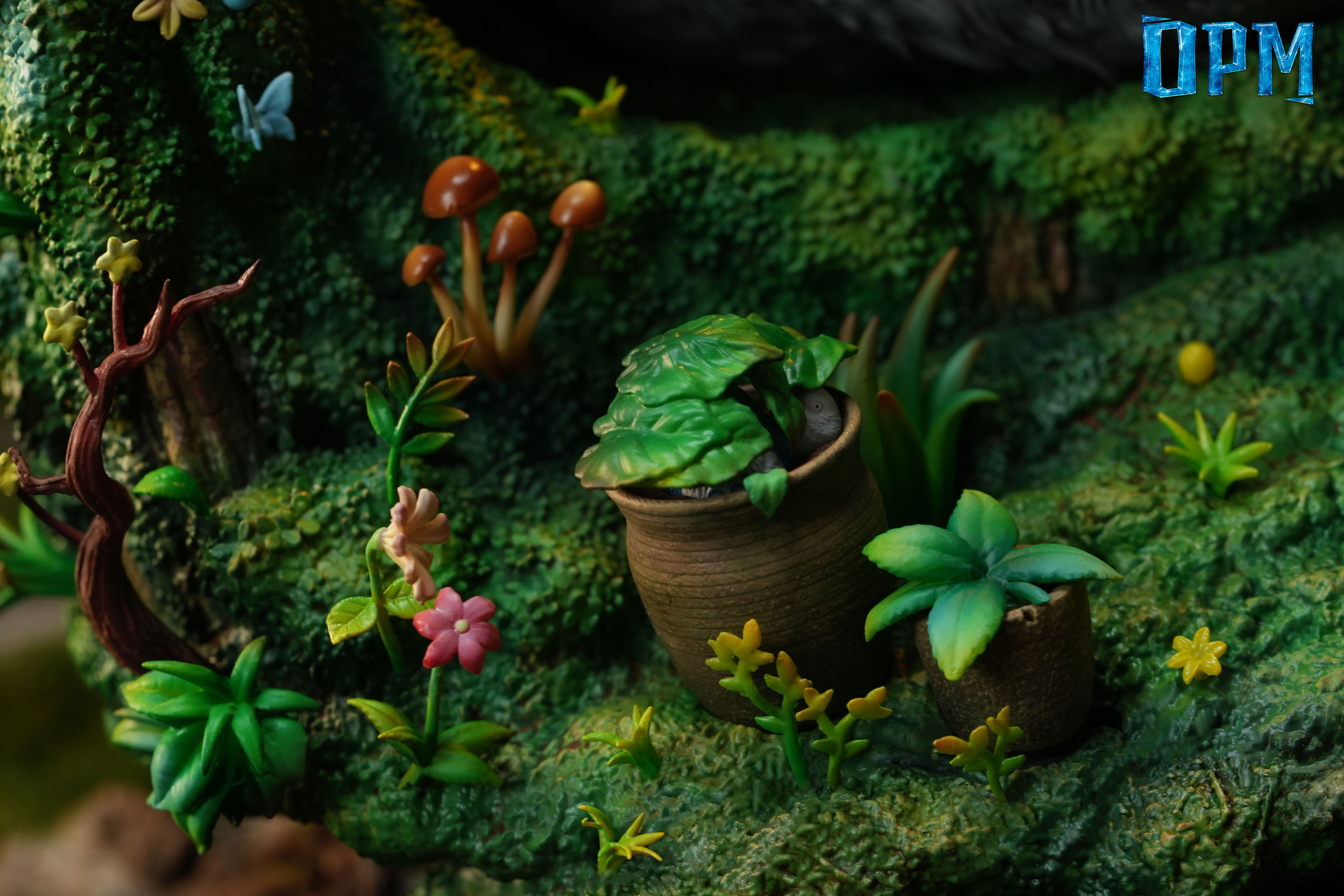 【Pre-sale Closed】013 Totoro in the tree hole with LED-OPM Studio
