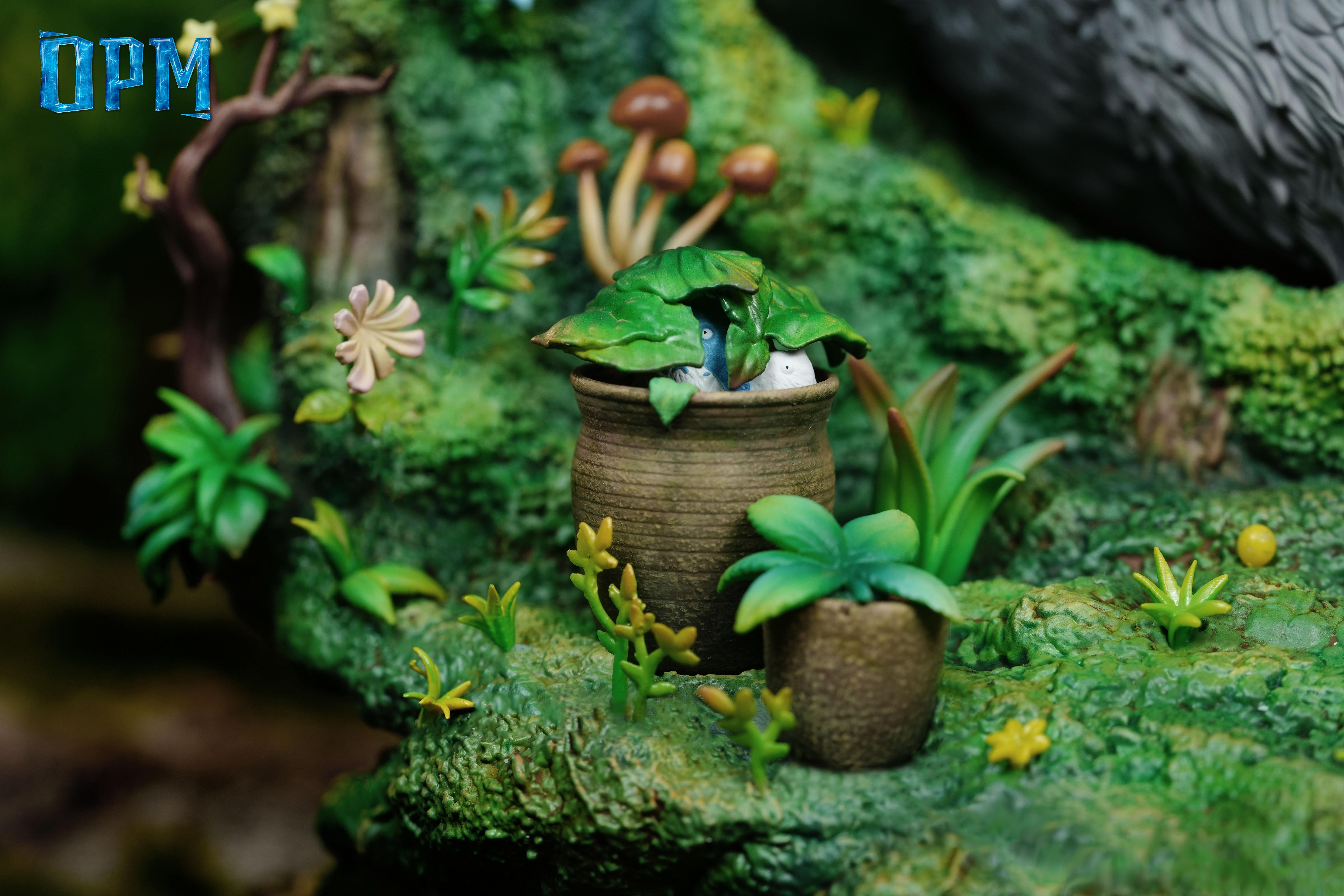 【Pre-sale Closed】013 Totoro in the tree hole with LED-OPM Studio