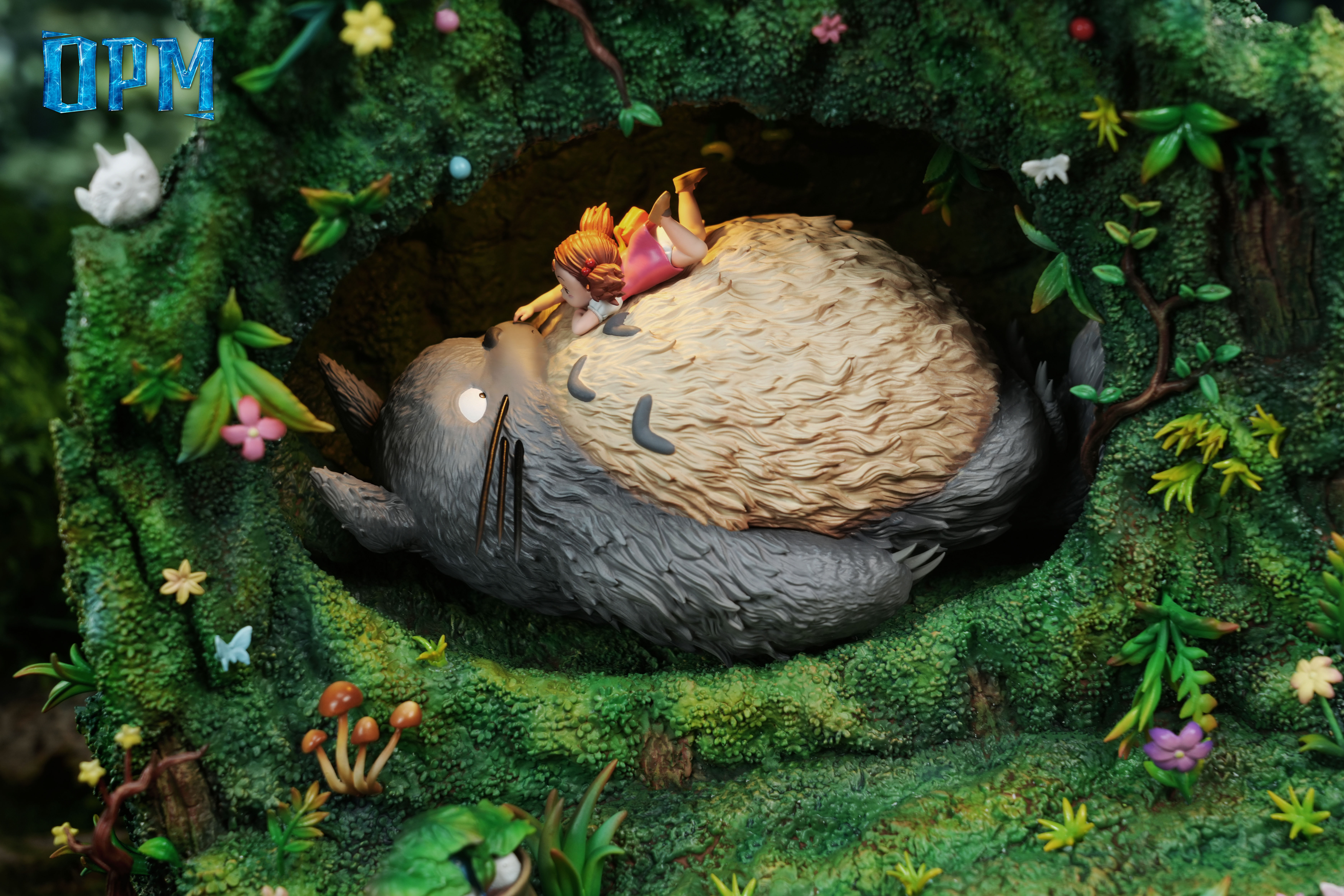 【Pre-sale Closed】013 Totoro in the tree hole with LED-OPM Studio