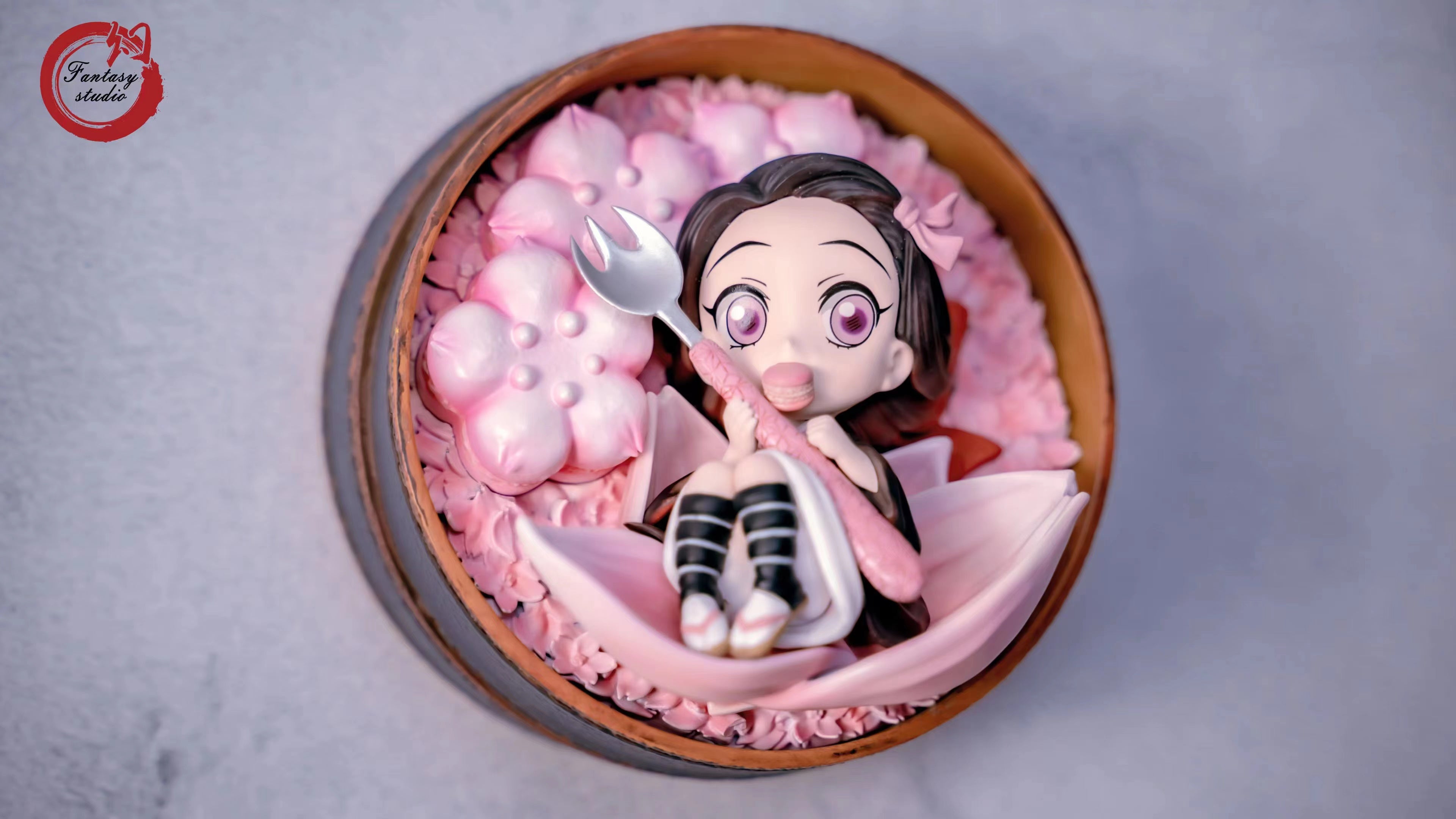 【In stock】Nezuko Kamado Eatinh Macaron on the Sakura-Fantasy Studio